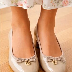 Tory Burch Women's Chelsea Nude Ballet Flats with Bow size-10
